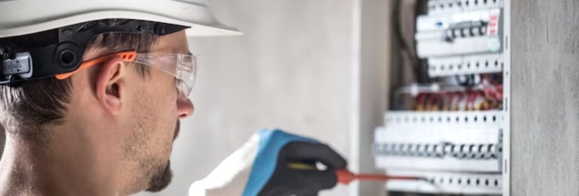 Supreme Electricals - Electrician Service in Pitampura , Delhi - Best Electricians in Delhi