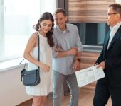 Poonam Property Dealer - Estate agent for commercial rental in Uttam Nagar, Delhi - Property Dealer in Delhi